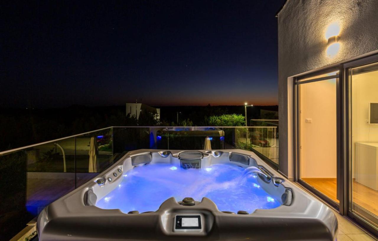 Villa Izabel With Hot Whirpool Крница Екстериор снимка