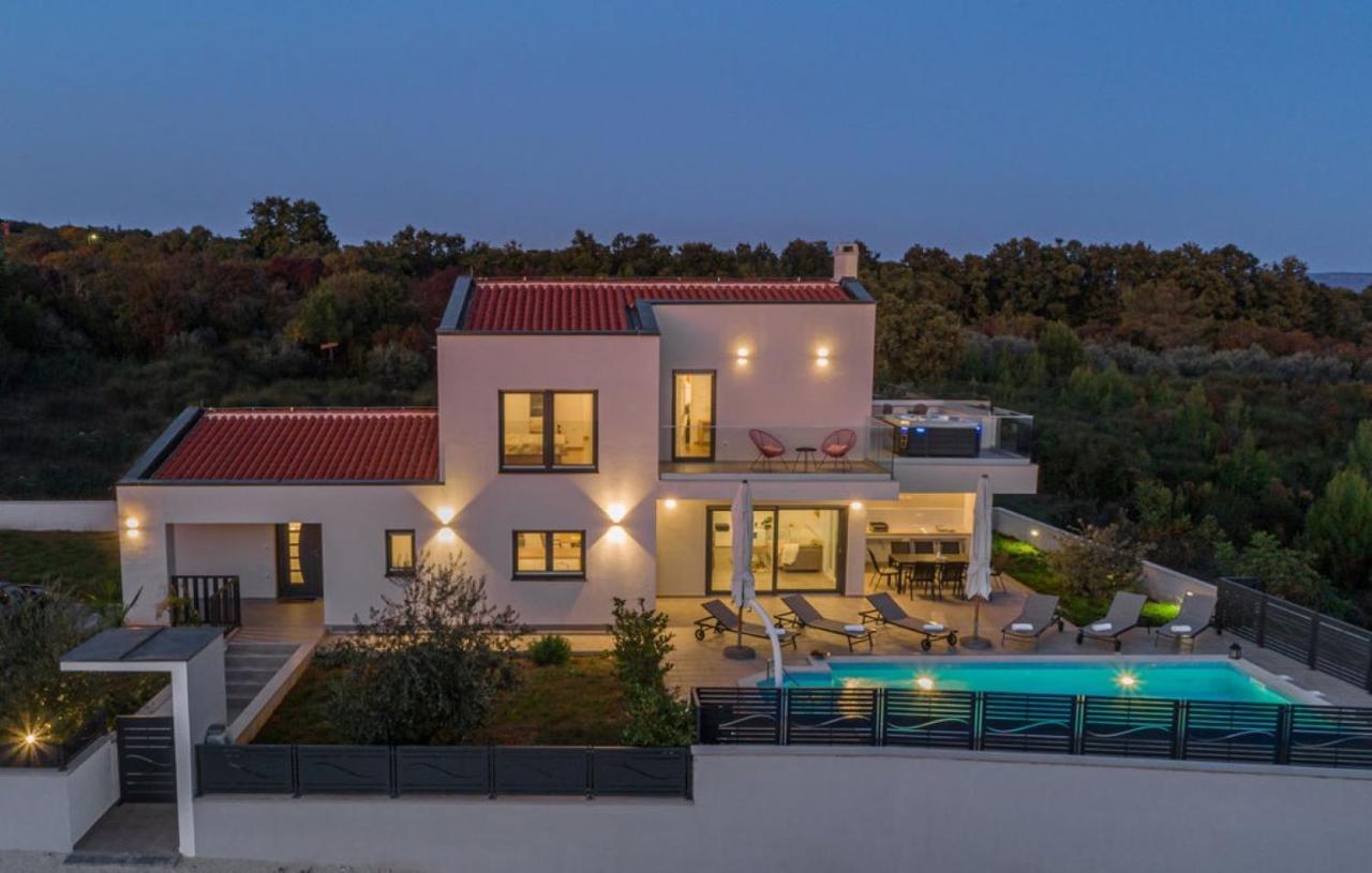Villa Izabel With Hot Whirpool Крница Екстериор снимка